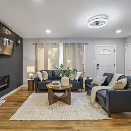 Joliet Cozy Oasis 4Br Villa