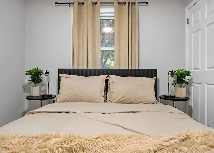 Cozy Oasis 4br Holiday home