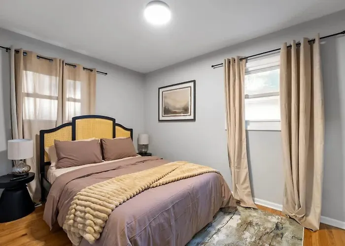Cozy Oasis 4br Holiday home